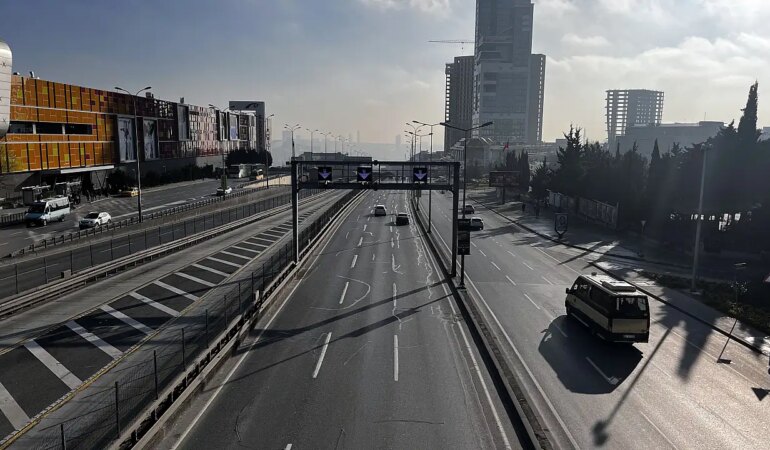 İstanbul yeni yılı trafiksiz karşıladı! Trafir seviyesi yüzde 2 olarak gerçekleşti