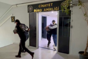 izmirde-gozu-donen-sahis-sevgilisi-ile-annesine-dehseti-yasatti-llvi.jpg