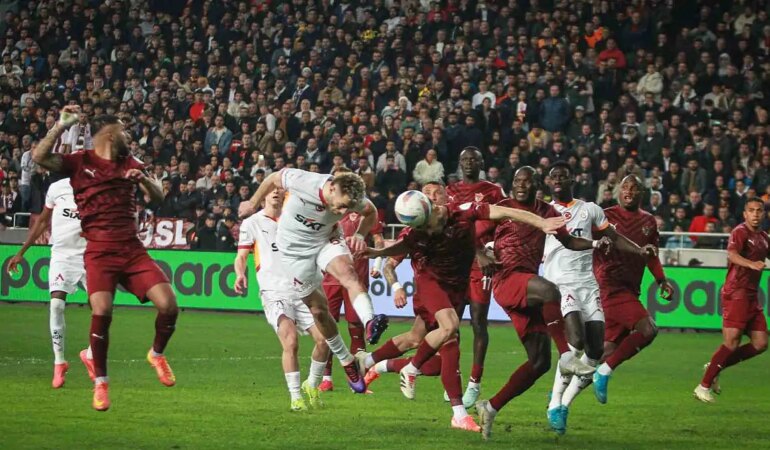Lider Galatasaray’a Hatayspor Engeli