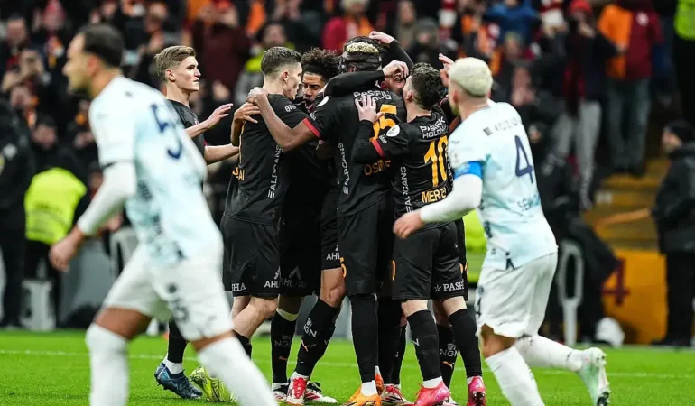 Adana Demirspor neden sahadan çekildi? İşte detaylar!