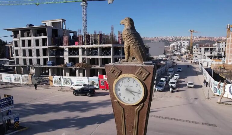 Adıyaman depremde duran saat kulesi 2 yıldır 04.17’yi gösteriyor