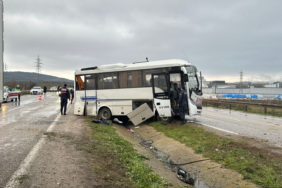 balikesirde-isci-servisinin-devrildi-18-kisi-yaralandi-cpov.jpg