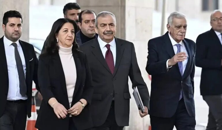 DEM Parti’nin Öcalan ile görüşmesi bitti! Öcalan silah bırakma çağrısı yapacak mı?