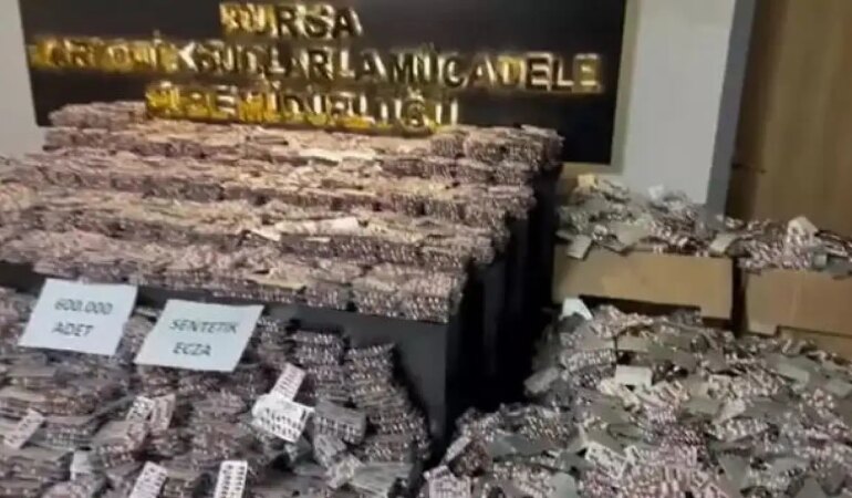 Evinde ve aracında yeşil reçeteye tabi 600 bin adet hap bulundu!