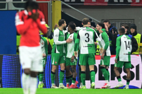 feyenoord-milani-devirerek-sampiyonlar-liginde-son-16ya-kaldi-ndjo.jpg