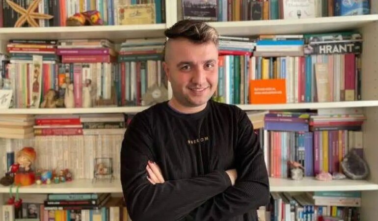 Gazeteci Yıldız Tar ve Ercüment Akdeniz Operasyonla Gözaltına Alındı