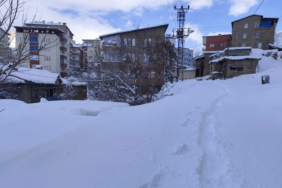 hakkaride-kar-yagisi-cok-sayida-yerlesimin-yolu-ulasima-kapandi-6yrr.jpg