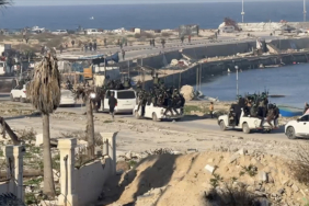 hamas-esir-takasinin-dorduncu-turunda-gazzedeki-esirleri-teslim-etti-105837-20250201.jpg