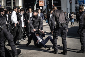 israildeki-haredilerden-zorunlu-askerlik-karsiti-gosteri-duzenledi-204355-20250225.jpg