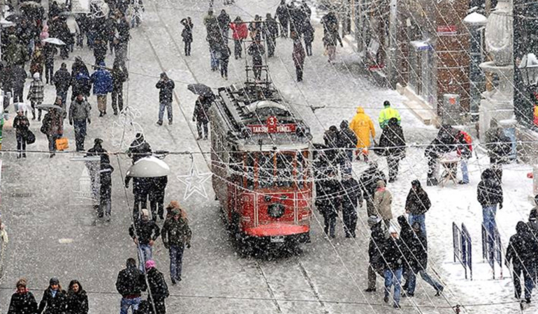 İstanbul’da kar alarmı! Bazı uçuşlar iptal İBB: Zorunlu olmadıkça dışarı çıkmayın