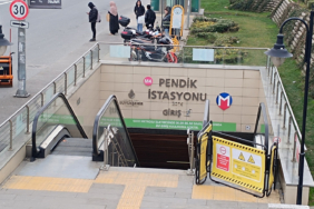 istanbulda-yuruyen-merdivene-ayaklari-sikisan-kadinin-3-parmagi-koptu-evsj.jpg