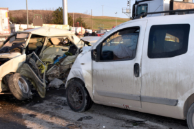 kirikkalede-korkunc-kaza-2-arac-hurdaya-dondu-oluler-ve-yaralilar-var-oepl.jpg