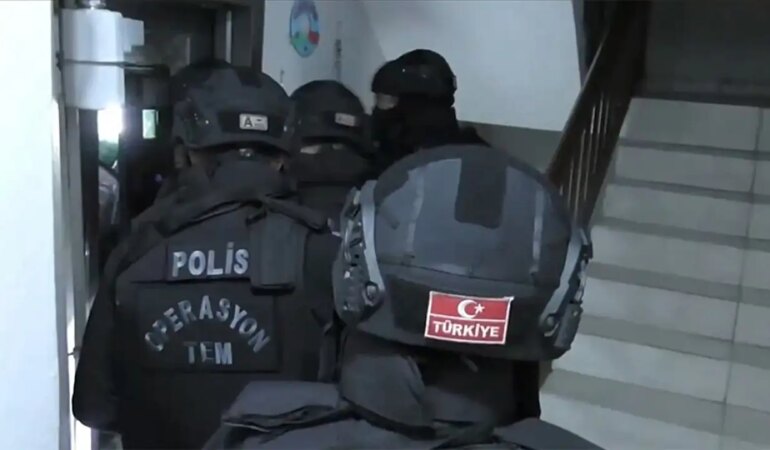 MERCEK-28: Bursa'da Silah Kaçakçılığı Operasyonu, Çok Sayıda Silah Ele Geçirildi