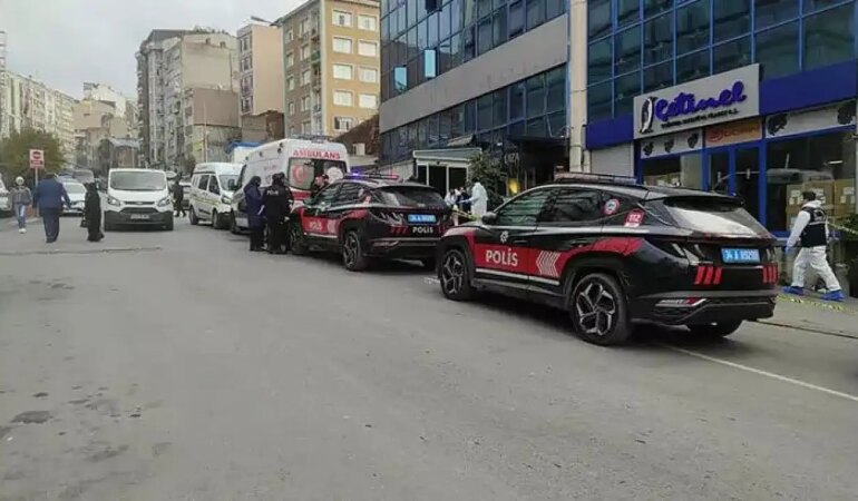 Sokak Ortasında Kadın Cinayeti! Kendi Kafasına Sıktı