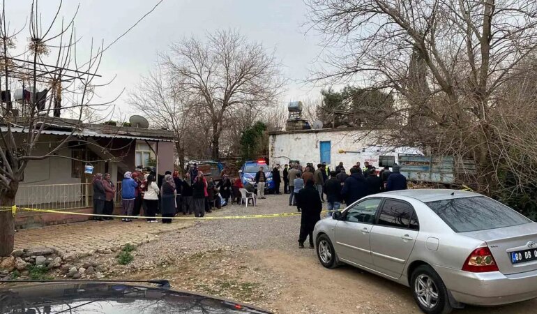 Tartıştığı babasını baltayla öldürdü