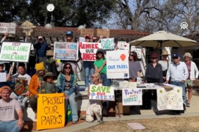 abdde-elon-musk-ve-donald-trumpa-park-butcesi-protestosu-hbeb.jpg