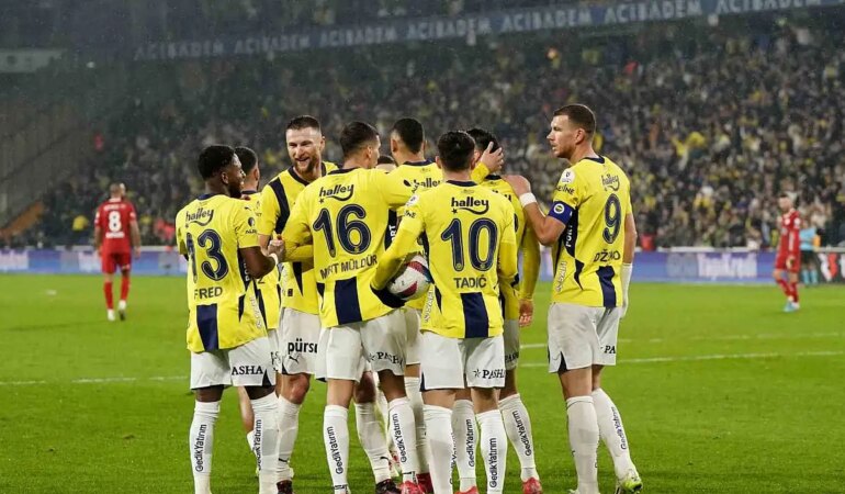 Antalyaspor’u 3-0 Yenen Fenerbahçe Puan Farkını 4’e İndirdi