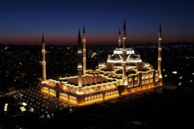 bin-aydan-daha-hayirli-kadir-gecesi-bugun-idrak-edilecek-104623-20250326.jpg