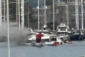 bodrumda-milyon-dolarlik-motoryat-alevlere-teslim-oldu-klvx.jpg