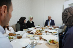 cumhurbaskani-erdogan-ve-esi-emine-erdogan-iftarda-fidan-ailesini-ziyaret-etti-sxtx.jpg