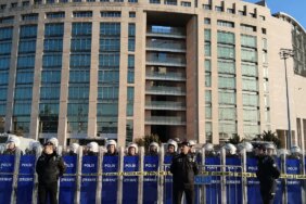 Ekrem İmamoğlu İle Gözaltına Alınan 90 Kişi İstanbul Adliyesi'ne Sevk Edildi