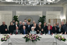 erdogandan-esi-emine-erdoganin-yaslilarla-iftarina-surpriz-ziyaret-7iqd.jpg