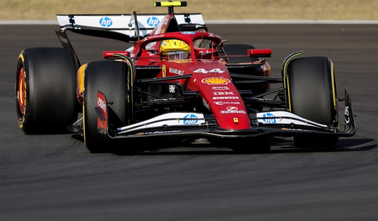 F1 Çin'de pole pozisyonu Hamilton'ın
