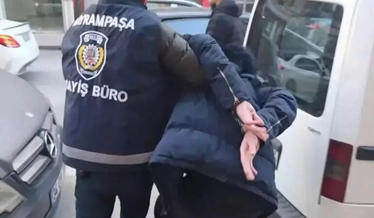 İş yeri müdürünü arkasından defalarca kez bıçakladı!