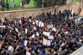 İstanbul Üniversitesi'nde İmamoğlu'na destek eylemi! Öğrenciler polis barikatını aştı
