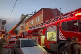 istanbulda-4-katli-binanin-catisinda-yangin-panigi-cb7y.jpg