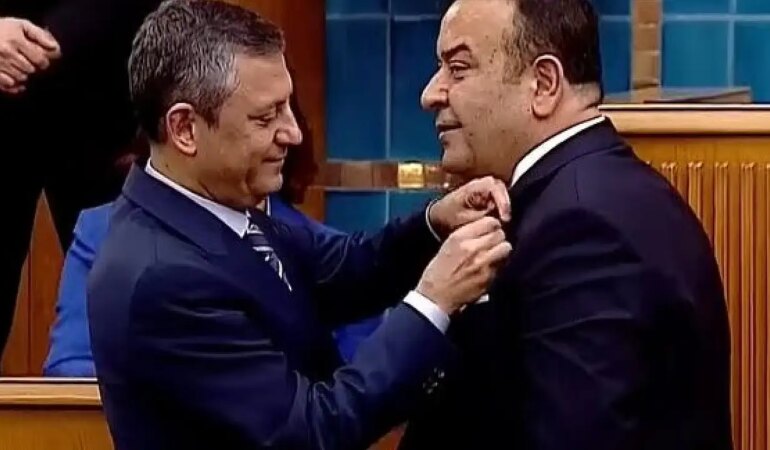 İYİ Parti Ankara Milletvekili Adnan Beker CHP’ye katıldı