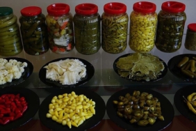 kolay-kolay-erimeyen-kitir-kitir-salatalik-tursusu-yapmanin-yolu-44-yillik-tursucunun-tuyosu-g4uu.jp_.jpeg
