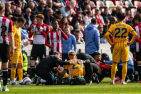 brentford-brighton-macinda-korkutan-sakatlik-milli-futbolcu-yunus-emre-konak-oyuna-devam-edemedi-oog.jpeg