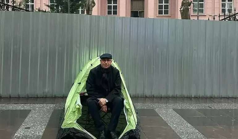 CHP’li Tanal, Adalet Bakanlığı Önünde Çadır Kurdu