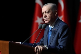 cumhurbaskani-erdogan-ulkesini-baska-ulkelere-sikayet-edenler-bu-gururu-anlayamaz-h60o.jpg