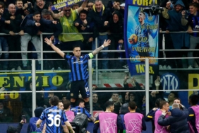 hakan-calhanoglu-onderligindeki-inter-devler-liginde-yari-finale-yukseldi-zrue.jpg