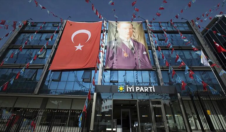 İYİ Partili Belediye Başkanı Partisinden İstifa eEtti