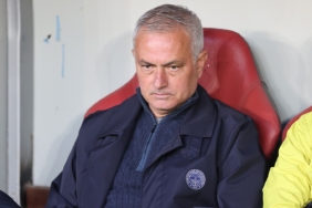 jose-mourinho-kritik-kararlar-aleyhimizeydi-ama-oyuncularim-mental-olarak-saglam-kalmayi-basardi-7a1.jpeg