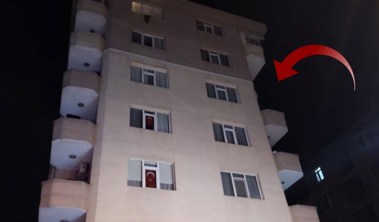 Kadıköy’de balkon çöktü, bina tedbiren boşaltıldı