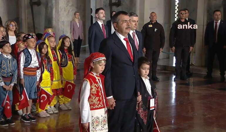 Milli Eğitim Bakanı Yusuf Tekin 23 Nisan'da Anıtkabir'e Ziyarette Bulundu
