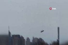 new-yorkta-bir-helikopter-hudson-nehrine-dustu-a6bp.jpg