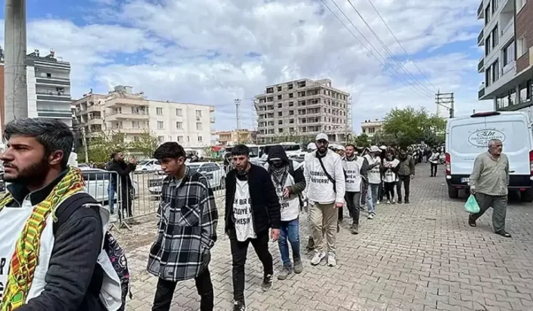 Öcalan'ın doğum günü nedeniyle Halfeti'ye gitmek isteyen gruba izin verilmedi