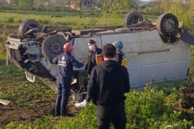 samsunda-feci-kaza-minibus-devrildi-olu-ve-yaralilar-var-vsjy.jpg