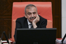sirri-sureyya-onderin-sagligiyla-ilgili-son-durum-5tmf.jpg