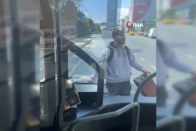 yolun-ortasinda-binmek-istedi-ortaligi-birbirine-katti-t1gs.jpg