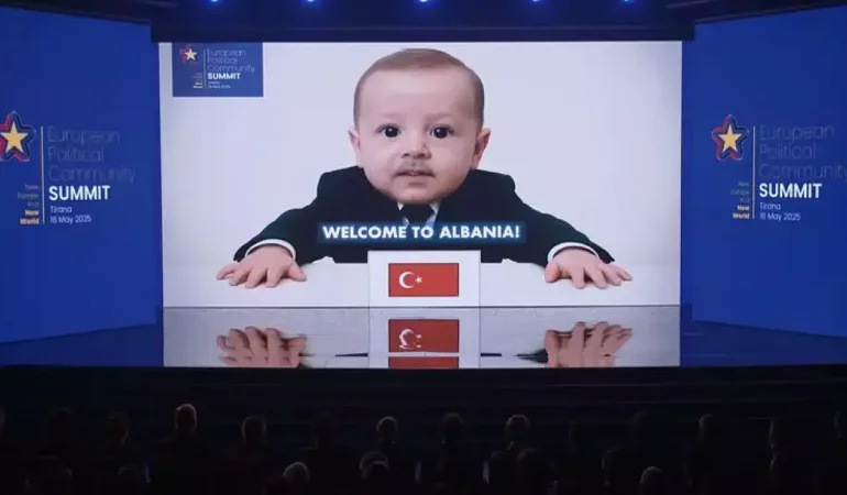 Arnavutluk'ta  Liderlerin Yapay Zekayla Oluşturulan Çocukluk Görüntüleri İzletildi