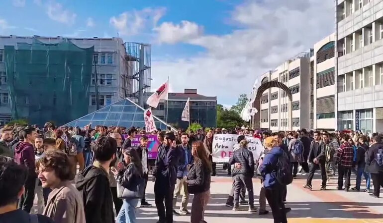 Boğaziçi Üniversitesi’nde ‘Nureddin Yıldız’ protestosuna polis müdahale etti, çok sayıda öğrenci gözaltına alındı