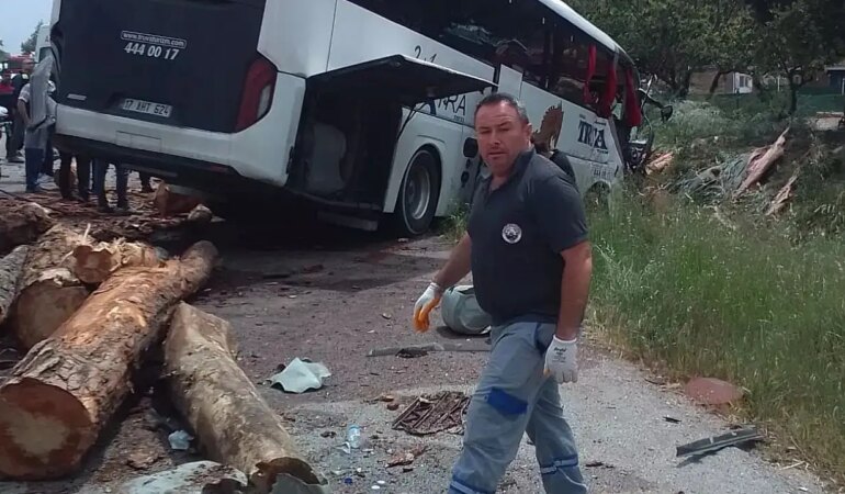 Çanakkale'de otobüs kazası: Çok sayıda ölü ve yaralı var! İşte kazanın detayları