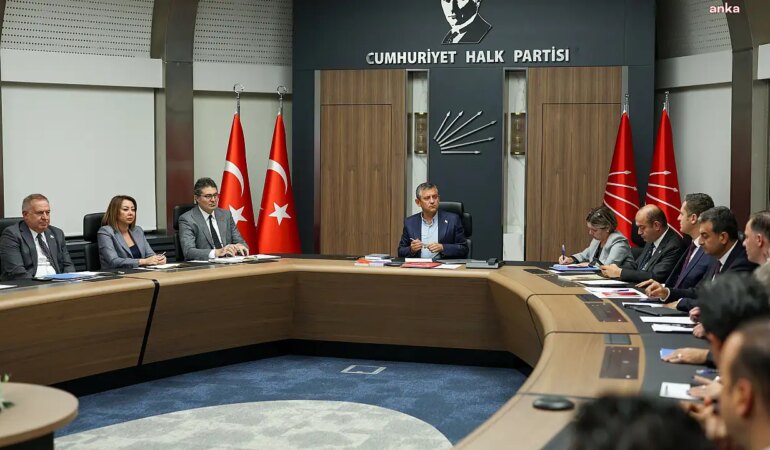 CHP Genel Başkanı Özgür Özel’Bir Koruma Zafiyeti Görmüyorum, Erişilebilir Bir Siyasetçi Olmak Benim Tercihim