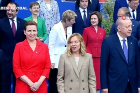 cumhurbaskani-erdogan-avrupa-siyasi-toplulugu-zirvesinde-aile-fotografina-katildi-k0o6.jpg